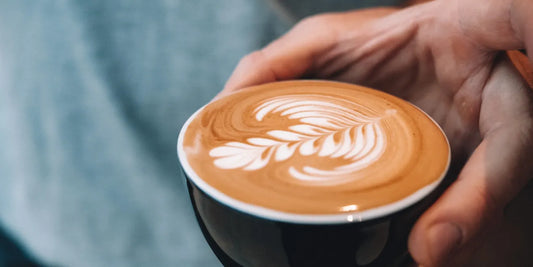 Die herrlichsten Kaffeespezialitäten mit Milch ganz einfach zuhause kreieren